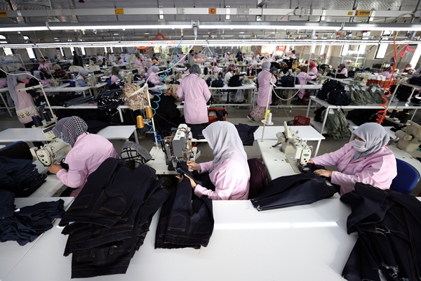 Foto - Bileziklerini satarak başladı... Şimdi dünyaya satıyor