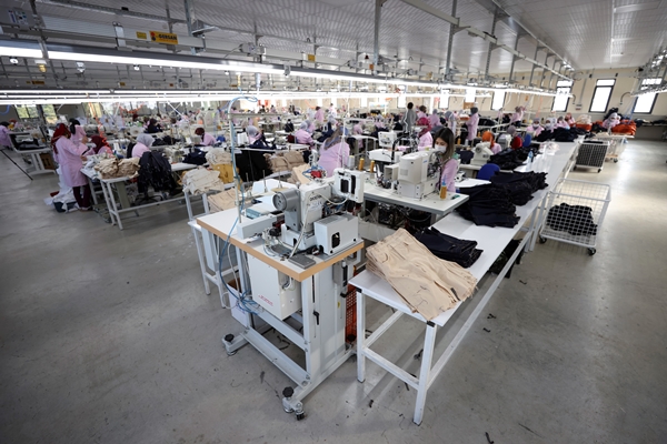 Foto - Bileziklerini satarak başladı... Şimdi dünyaya satıyor