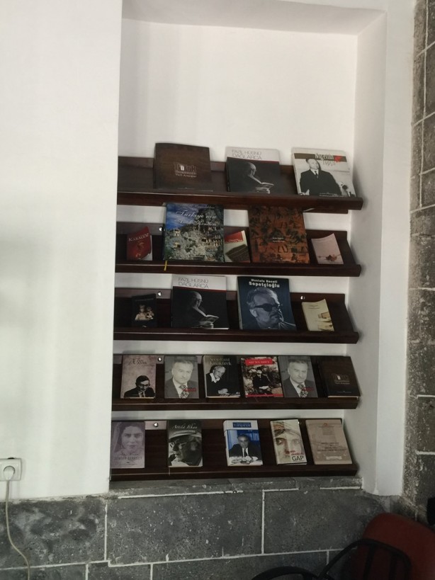 Foto - Bilgi arayanların adresi: Ahmet Arif Edebiyat Müze Kütüphanesi