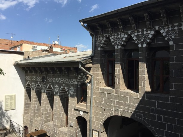 Foto - Bilgi arayanların adresi: Ahmet Arif Edebiyat Müze Kütüphanesi