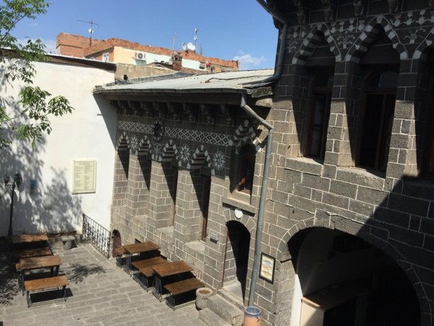 Foto - Bilgi arayanların adresi: Ahmet Arif Edebiyat Müze Kütüphanesi