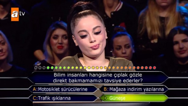 Foto - Bilgi yarışmasına ailesinin zoruyla katıldı, 2. soruda elendi