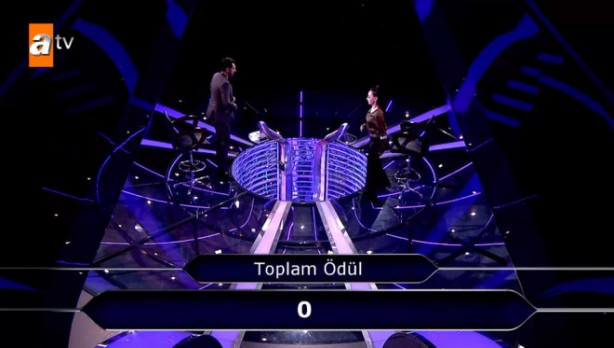 Foto - Bilgi yarışmasına ailesinin zoruyla katıldı, 2. soruda elendi