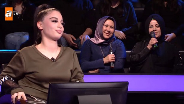 Foto - Bilgi yarışmasına ailesinin zoruyla katıldı, 2. soruda elendi