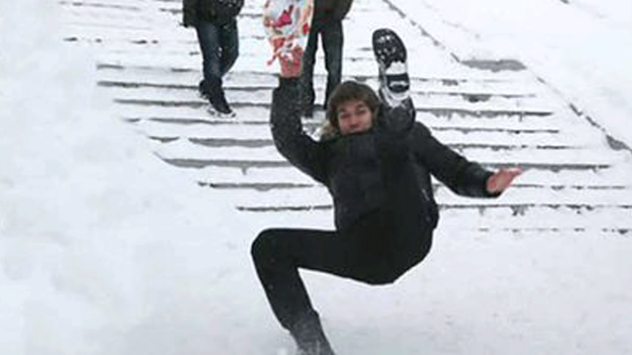 Foto - Bilim adamları araştırdı: Düşen insanlara neden güleriz?