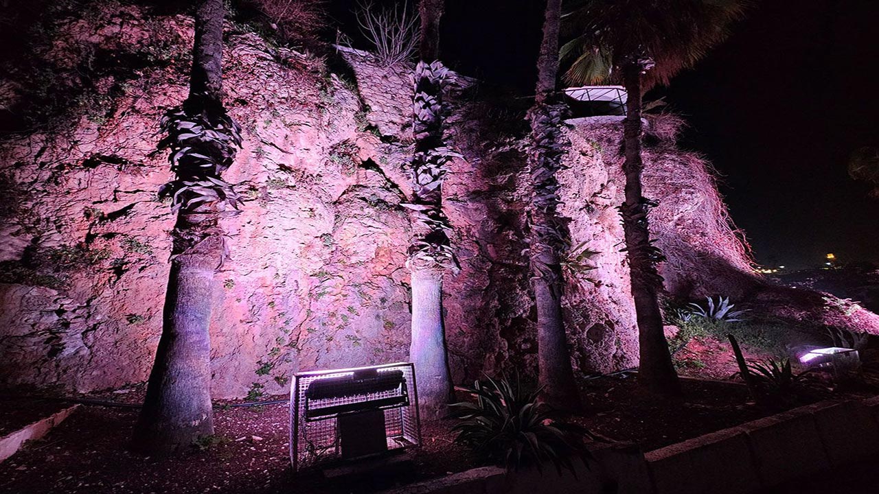 Foto - ‘Bilim bilim’ diyenler bilim adamlarını çiğnedi! CHP’li belediyeden Antalya’da pavyon gibi proje