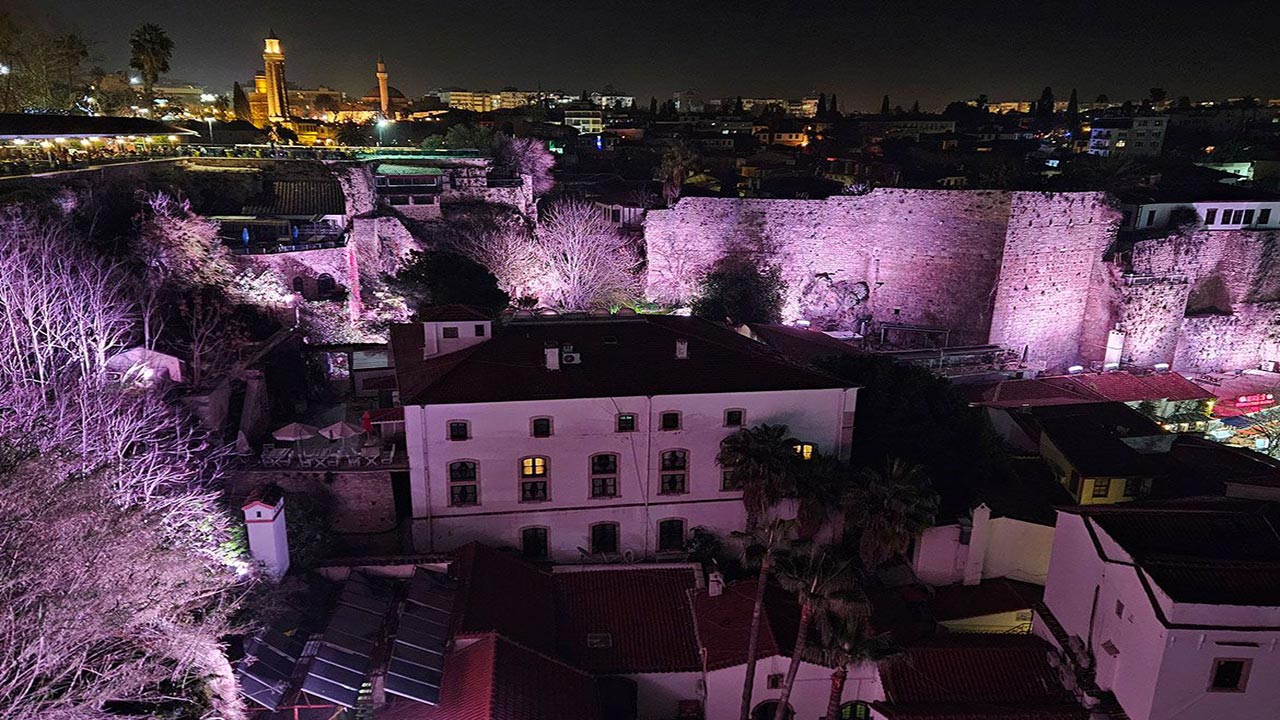 Foto - ‘Bilim bilim’ diyenler bilim adamlarını çiğnedi! CHP’li belediyeden Antalya’da pavyon gibi proje