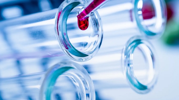 Bilim insanları şaşkın! Kanı koronavirüse öyle bir tepki verdi ki! 