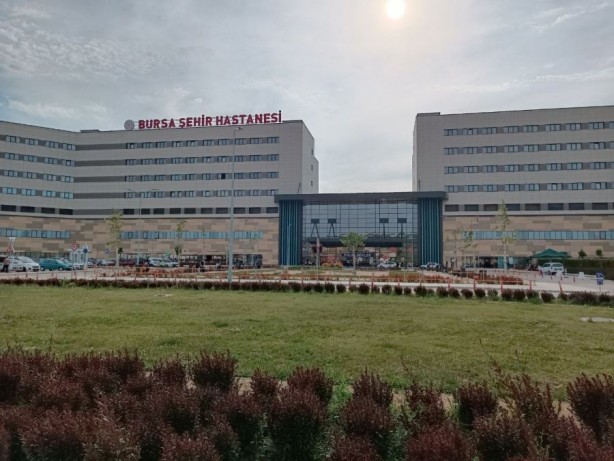 Bilinci açık hastaya beyin tümörü ameliyatı yapıldı!