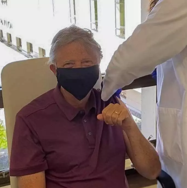 Foto - Bill Gates insanlara çip mi taktı? Komplo teorisi mi gerçek mi?