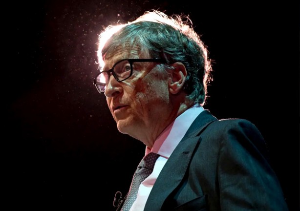 Foto - Bill Gates'ten aşıda mikroçip çıkışı