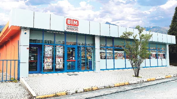 Foto - BİM'e girerken neden iki kapıdan geçiliyor?