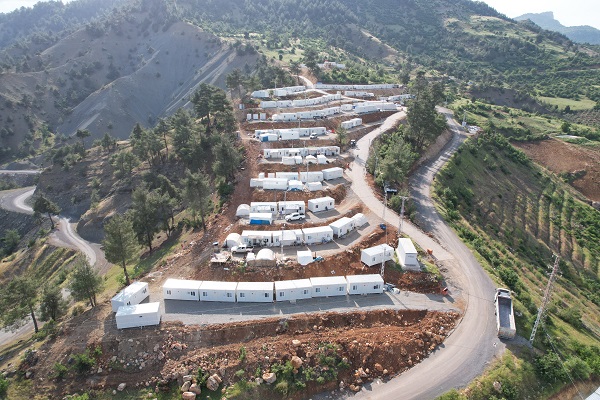 Foto - Bin rakımlı köyde böyle önlem alındı! Tonlarca ağırlıktaki dev kayalar köye yaklaştı! 