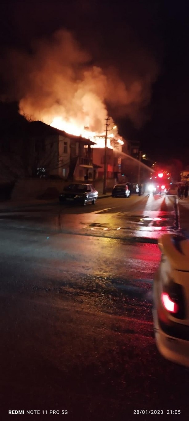 Foto - Bina cayır cayır yandı! Alevler geceyi aydınlattı