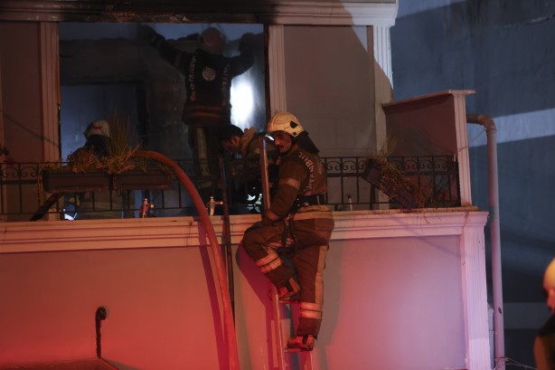 Foto - Bina cayır cayır yandı! Diğer binaları da yaktı