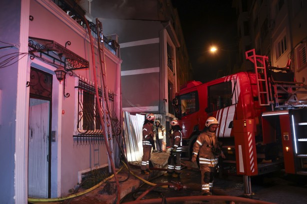 Foto - Bina cayır cayır yandı! Diğer binaları da yaktı