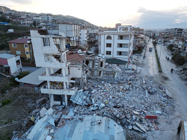 Foto - Bina çöktü, ek yapısı ayakta kaldı