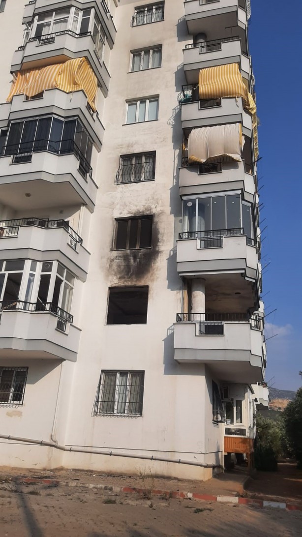Foto - Bina sakinleri cinlerden şüpheleniyor! Aynı binada art arda 8 yangın çıktı