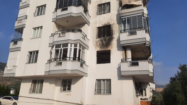 Bina sakinleri cinlerden şüpheleniyor! Aynı binada art arda 8 yangın çıktı