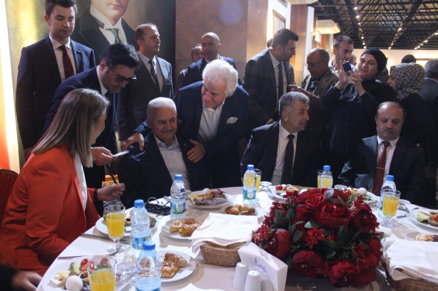 Foto - Binali Yıldırım: "1 milyon mülteci gidecek noktaya geldi"