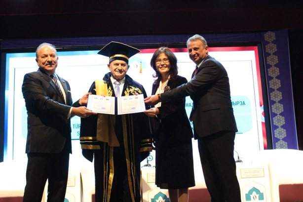 Binali Yıldırım’a "Fahri Profesör" unvanı!