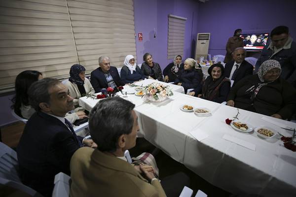 Binali Yıldırım'dan anlamlı ziyaret
