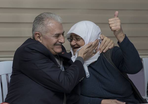 Foto - Binali Yıldırım'dan anlamlı ziyaret
