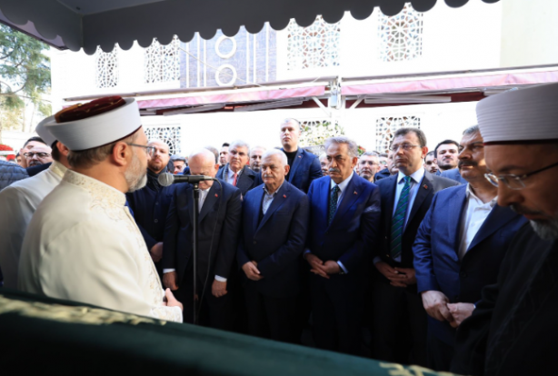 Foto - Binali Yıldırım'ın annesi son yolculuğuna uğurlandı!