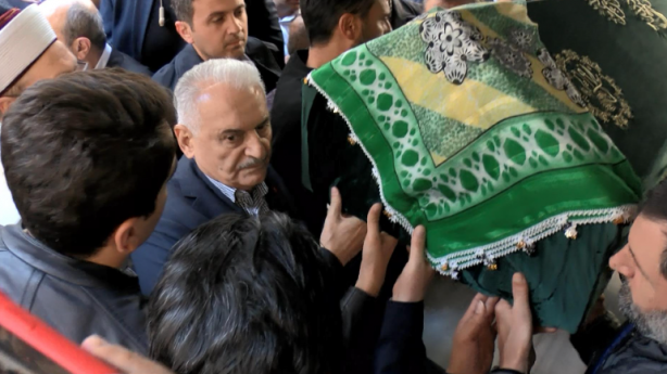Foto - Binali Yıldırım'ın annesi son yolculuğuna uğurlandı!