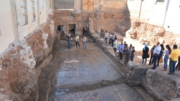 Foto - Binanın altından sahipsiz define çıktı! Herkes şaşkın, tarihi keşif