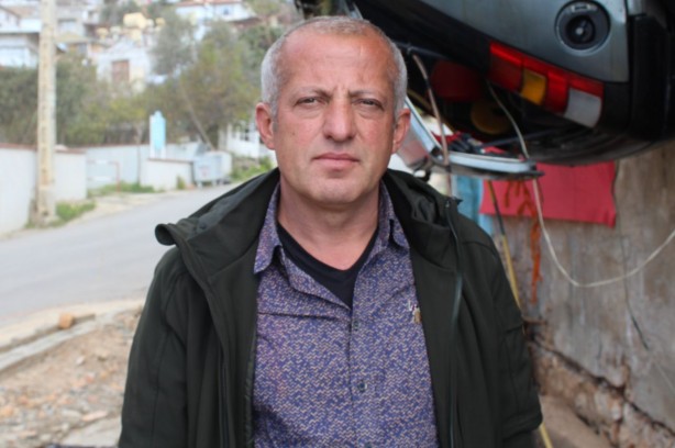 Foto - Binanın duvarına vinçle otomobil astı, sebebi ağızları açık bıraktı! Sen ne yaptın böyle Mehmet abi