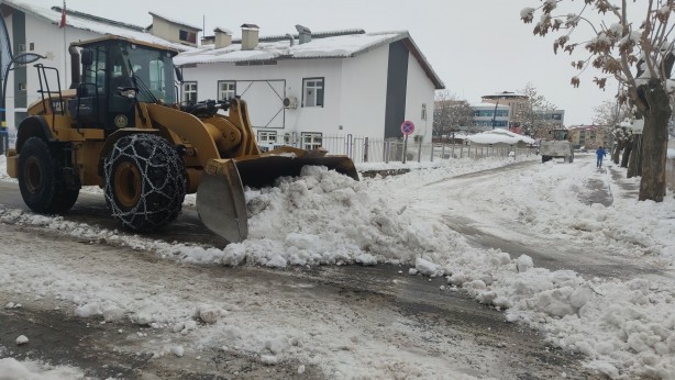 Foto - Bingöl’de 1,5 metrelik buz sarkıkları oluştu