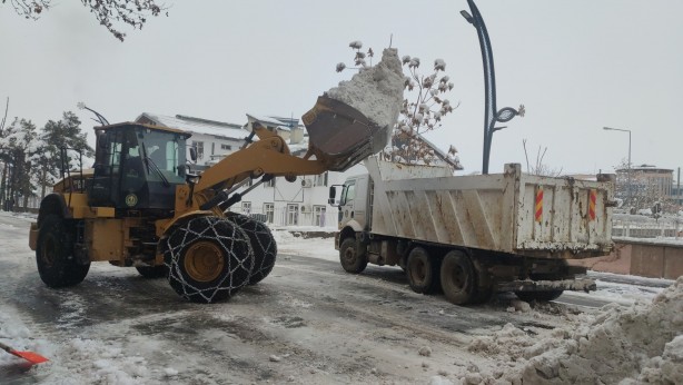 Foto - Bingöl’de 1,5 metrelik buz sarkıkları oluştu