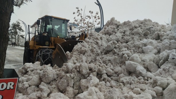 Foto - Bingöl’de 1,5 metrelik buz sarkıkları oluştu