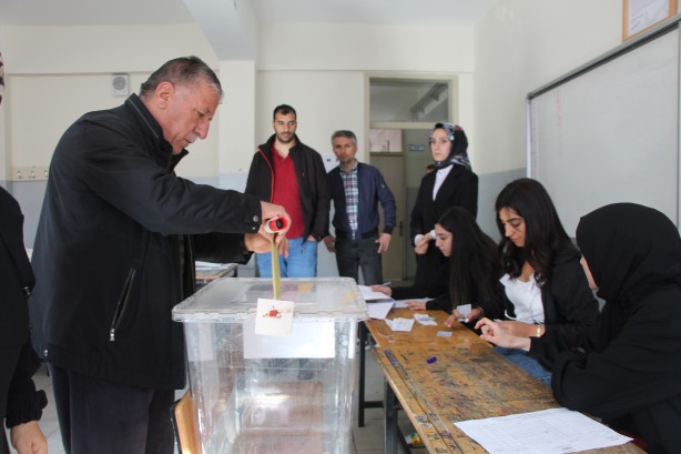 Foto - Bingöl’de oy kullanım işlemi başladı