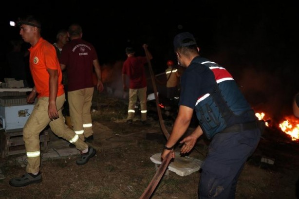 Foto - Binlerce arıyı yanmaktan kurtardı