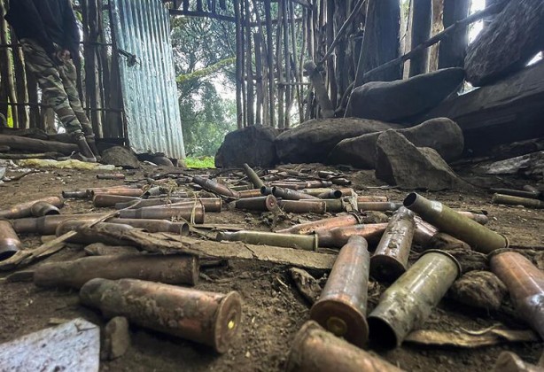 Foto - Binlerce asker esir düştü! Başbakan savaşmaya gitti