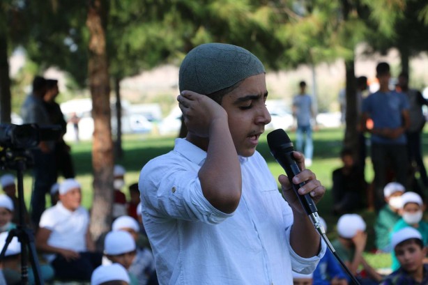 Foto - Gençlik 'namaz' ile diriliyor! Anne babalara seslendiler: Bizim cehennemde yanmamızı istemezsiniz değil mi?