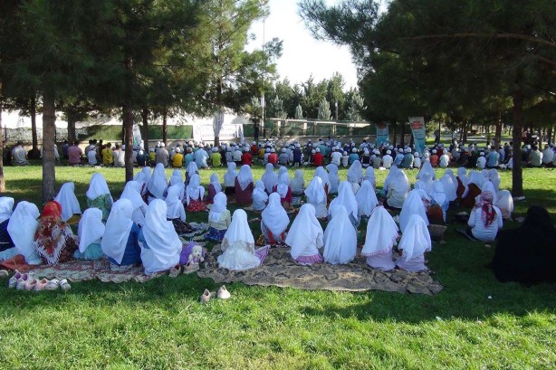Foto - Gençlik 'namaz' ile diriliyor! Anne babalara seslendiler: Bizim cehennemde yanmamızı istemezsiniz değil mi?