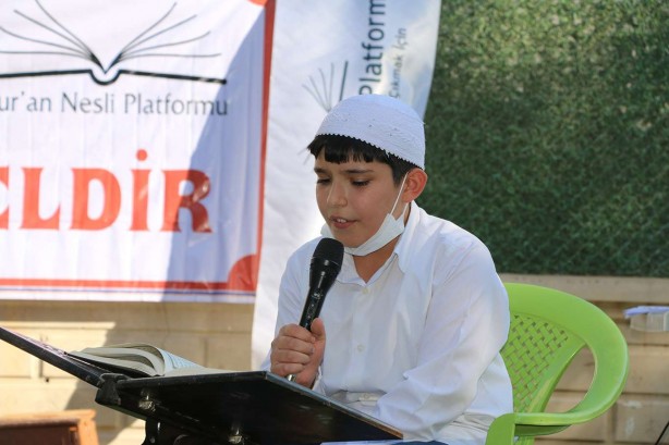 Foto - Gençlik 'namaz' ile diriliyor! Anne babalara seslendiler: Bizim cehennemde yanmamızı istemezsiniz değil mi?