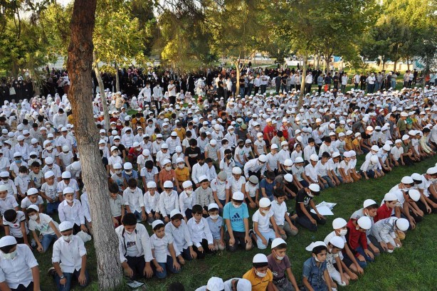  Binlerce çocuğun namazla buluşma sevinci! "Hiçbir virüs, namazsızlık virüsü kadar öldürücü değildir" ?
