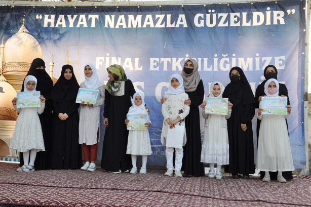 Foto - Binlerce çocuğun namazla buluşma sevinci! "Hiçbir virüs, namazsızlık virüsü kadar öldürücü değildir" ?