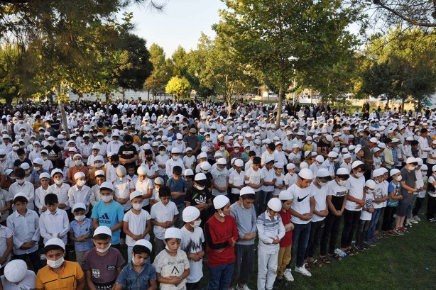 Foto - Binlerce çocuğun namazla buluşma sevinci! "Hiçbir virüs, namazsızlık virüsü kadar öldürücü değildir" ?