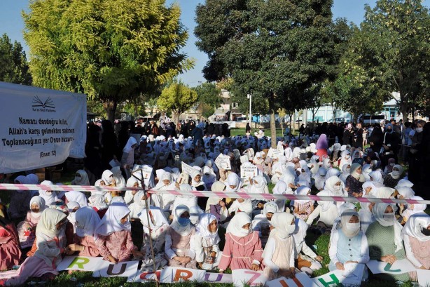 Foto - Binlerce çocuğun namazla buluşma sevinci! "Hiçbir virüs, namazsızlık virüsü kadar öldürücü değildir" ?