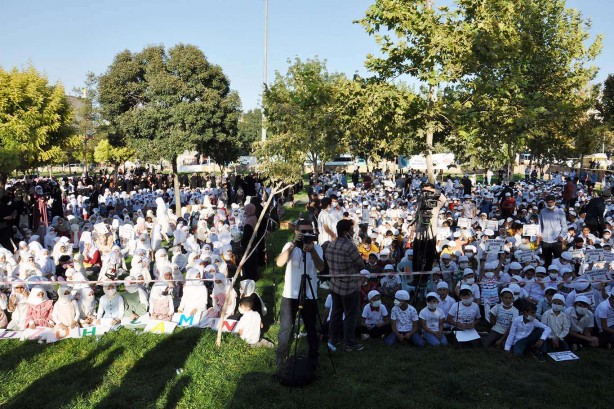 Foto - Binlerce çocuğun namazla buluşma sevinci! "Hiçbir virüs, namazsızlık virüsü kadar öldürücü değildir" ?