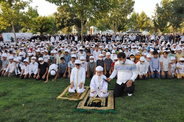 Foto - Binlerce çocuğun namazla buluşma sevinci! "Hiçbir virüs, namazsızlık virüsü kadar öldürücü değildir" ?