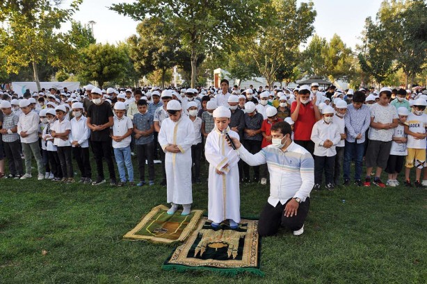 Foto - Binlerce çocuğun namazla buluşma sevinci! "Hiçbir virüs, namazsızlık virüsü kadar öldürücü değildir" ?