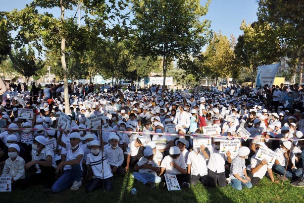 Foto - Binlerce çocuğun namazla buluşma sevinci! "Hiçbir virüs, namazsızlık virüsü kadar öldürücü değildir" ?