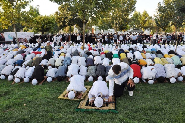 Foto - Binlerce çocuğun namazla buluşma sevinci! "Hiçbir virüs, namazsızlık virüsü kadar öldürücü değildir" ?
