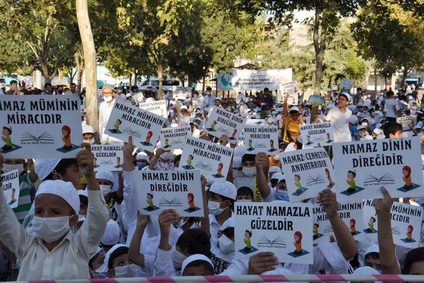 Foto - Binlerce çocuğun namazla buluşma sevinci! "Hiçbir virüs, namazsızlık virüsü kadar öldürücü değildir" ?